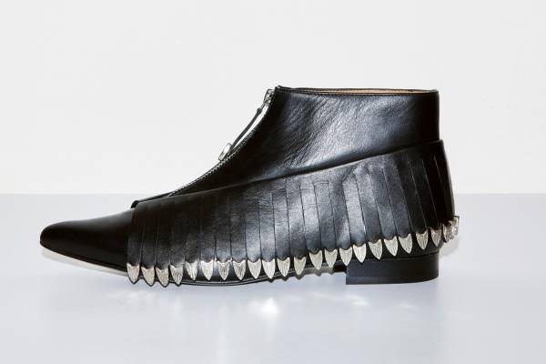 トーガ プルラ23年秋冬シューズ、“ウエスタンタッセル＆メタルコンチョ”付きのブーツなど