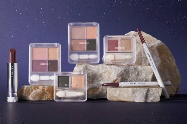 ちふれ23年秋コスメ、神秘的カラーのグラデーションアイパレ&“スルスル”太芯アイライナーなど