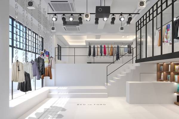 ベッドフォード初の旗艦店が神宮前に、スウェット素材のフレアパンツ＆“スター”キーチェーンなど限定展開
