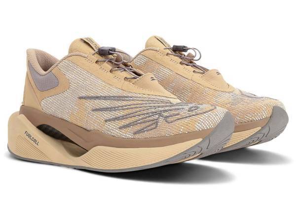 ストーンアイランド×東京デザインスタジオ ニューバランスのスニーカー、“せり出す”ソール×カモ柄で