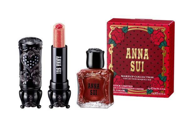 アナ スイ23年クリスマスコフレ、“じゅわっ”と艶めく薔薇リップ＆香水瓶ネイルの限定セット