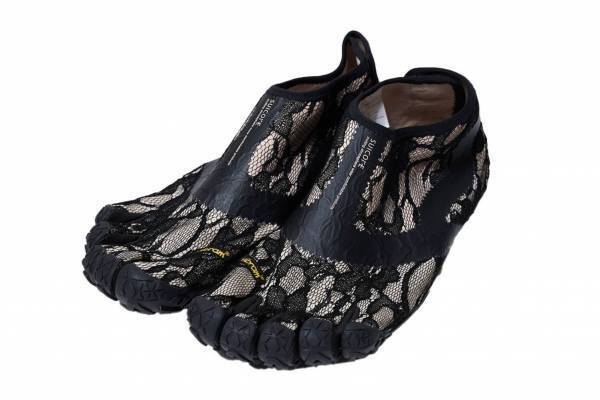 ダブレット×スイコック、繊細なレース仕様の5本指シューズ - ブラックとベージュの2色展開