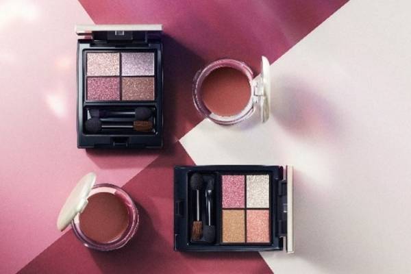 ミキモト コスメティックス23年秋コスメ、“パールの輝き×こなれ秋色”のマルチアイパレットなど