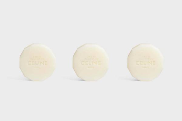 セリーヌ「バス＆ボディ」ライン第1弾、トリオンフを刻印したソープ - 4種の香りで