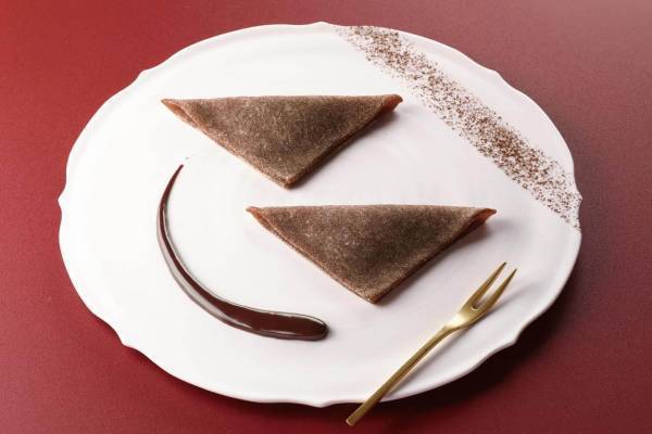 “おたべ”の美十からゴディバ監修「生八つ橋 ガナッシュ仕立て」ココア風味の八つ橋でチョコを包んで