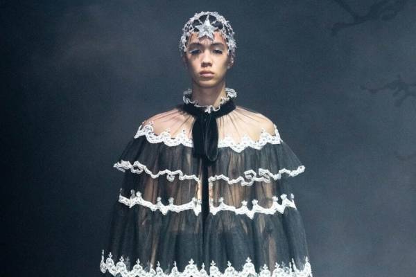 タナカダイスケ23年秋冬ビジューが煌めくドレス＆月モチーフのバッグなど、伊勢丹新宿店の限定ストアに