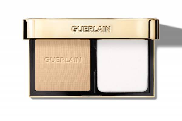 ゲラン23年秋コスメ“24Kゴールド入り”新作パウダーファンデーション、重ねるほど輝くフォギー肌へ