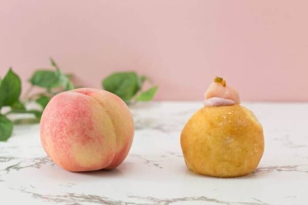 ふわじゅわ食感の生ドーナツ専門店「ピースオブベイク」夏限定、桃とマンゴーの果肉入りクリーム