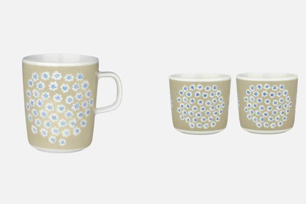 マリメッコ“花束”プリントの「プケッティ」ブルー×ホワイトの花が咲くマグカップやバッグなど