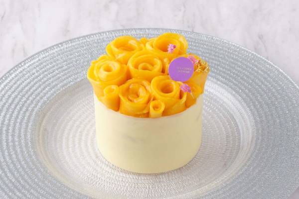 ホテル インターコンチネンタル 東京ベイ新作ショートケーキ、完熟マンゴーで“バラの花びら”を表現