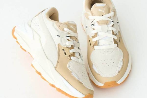 プーマ フォー エミ“蘭の花弁”を模したスニーカー「オーキッド」柔らかなベージュトーンで