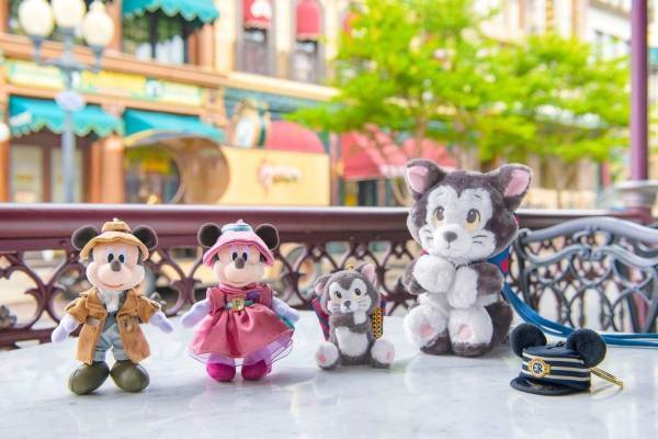 東京ディズニーシー開園22周年グッズ、エレクトリックレイルウェイを描いたタオル＆ぬいぐるみバッジ
