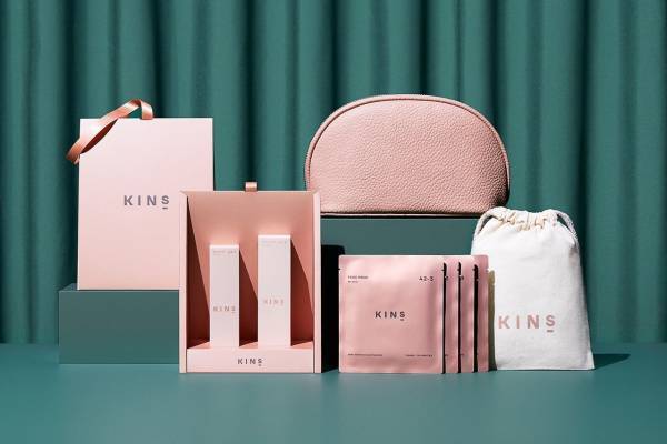 KINS23年クリスマスコフレ、“美肌菌スキンケア”人気5アイテムで潤いに満ちたふかふか肌へ