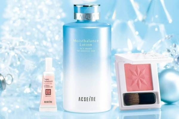 アクセーヌ23年クリスマスコフレは人気化粧水の“現品入り”、限定チーク＆日焼け止めベースも