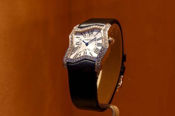 カルティエ“腕時計”の展示イベントが原宿で - ウォッチメイキングを支えるフォルムや技術を紹介