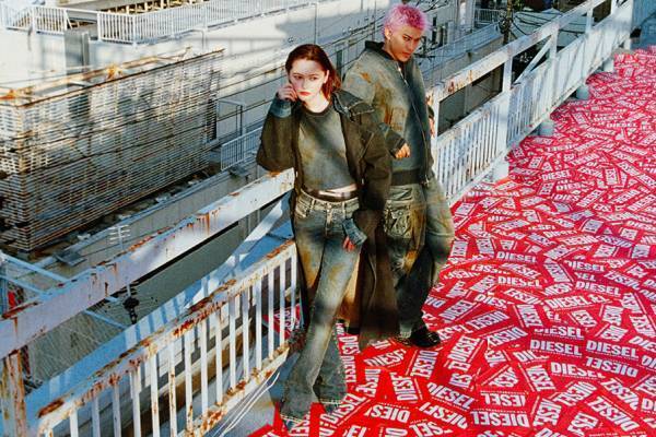 ディーゼルの限定デニムウェア、“ヴィンテージ調”カーゴパンツや切り替えトレンチコート