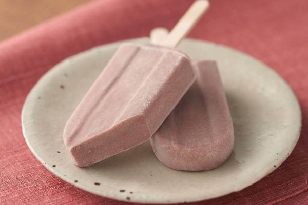 井村屋の新作アイス「こしあんバー」数量限定で発売、「あずきバー」50周年を記念して