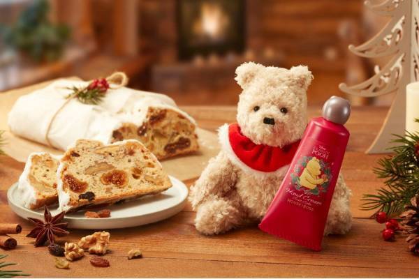ハウス オブ ローゼ23年クリスマスコフレ、“くまのプー人形付”フルーツケーキ香るハンドクリーム