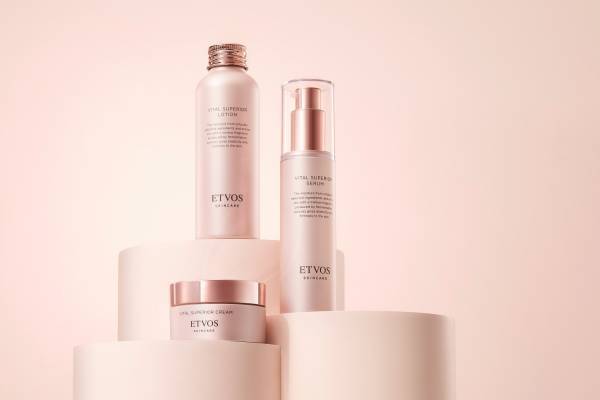 エトヴォス最高峰スキンケア「ヴァイタルスペリアライン」誕生、“全世代の敏感肌向け”美容液など