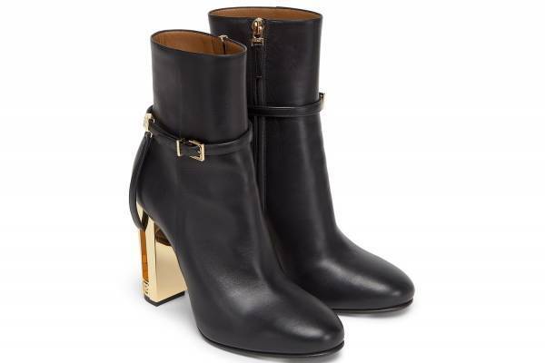 フェンディ新作ウィメンズシューズ「デルフィナ」空洞ヒール×ハーネスストラップのロングブーツなど