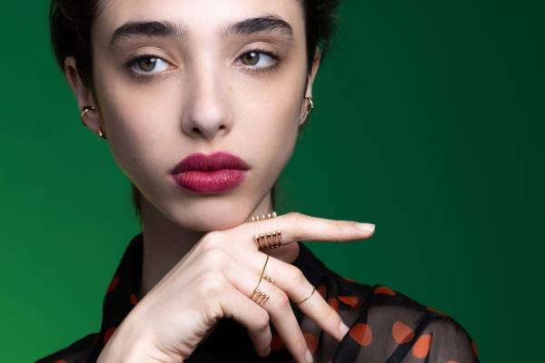 ヒロタカ「ピラミッド」アシンメトリーな新作リング＆“食虫植物の捕食”着想ピアス