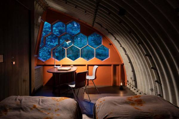 川合健二による日本初の“コルゲートハウス”を改修した一棟貸しホテルが愛知県に、自給自足を体験