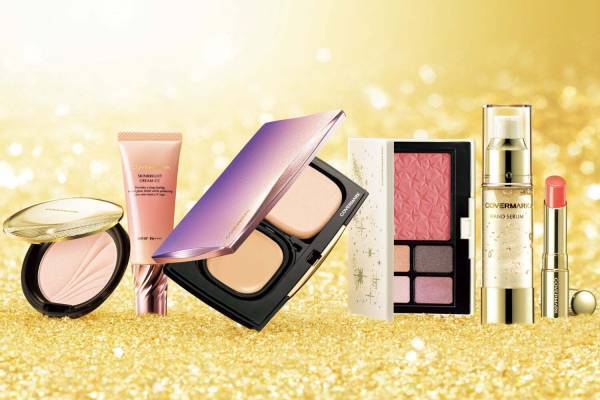 カバーマーク23年クリスマスコフレ、人気No.1ファンデやベースメイクの“現品”&限定アイパレ