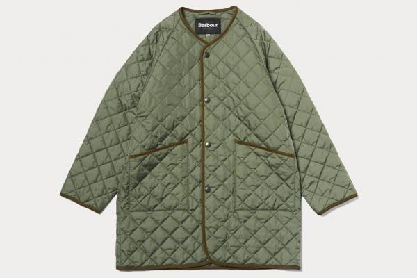バブアーのキルティングジャケット“ノーカラー”のミドル丈、ビューティー＆ユース別注で