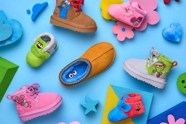 「UGG×セサミストリート」“エルモ＆クッキーモンスター”のベビーシューズなど、原宿の旗艦店で
