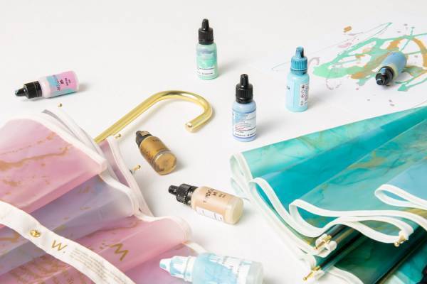 Wpc.“アルコールインクアート”着想の新作ビニール傘、ゴールドと混ざり合う幻想的な滲み風カラーで