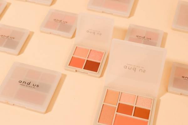 3COINSのコスメ・美容家電ライン「アンドアス」新コスメシリーズ、アイシャドウパレットやリップなど