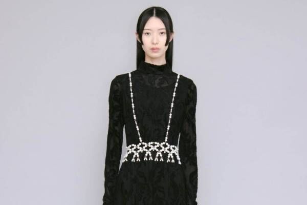 ミューラル“氷花”に着想したベロアジャカードのドレスなど、東京＆大阪で試着会