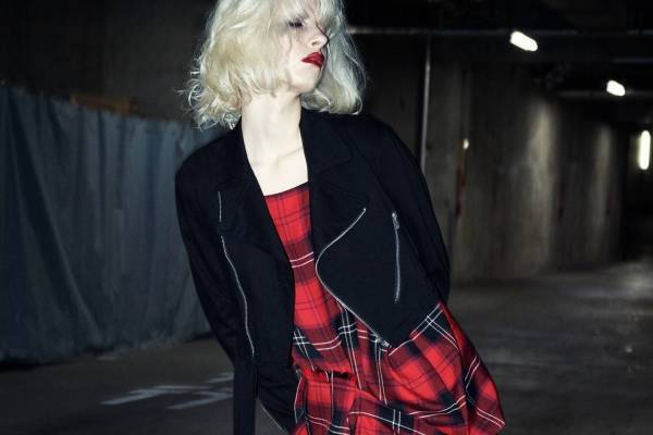 リミ フゥ“タータンチェック”の新作ウェア、アシンメトリードレスや黒シフォンを重ねたジャケット