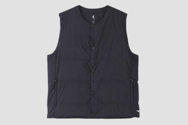 マーガレット・ハウエル×ミズノ“軽くて暖かい”ダウンベスト＆スカーフ、撥水性抜群のトートバッグも