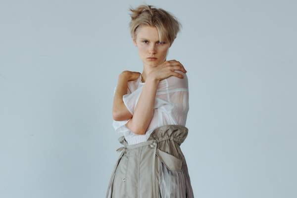 ウィザード 2024年春夏コレクション - 重ねる、連ねる衣服の多重性