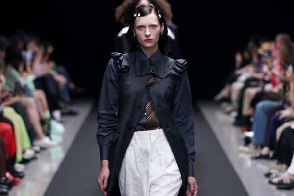 クイーン アンド ジャック 2024年春夏コレクション - エレガントに輝くスクール・ガール