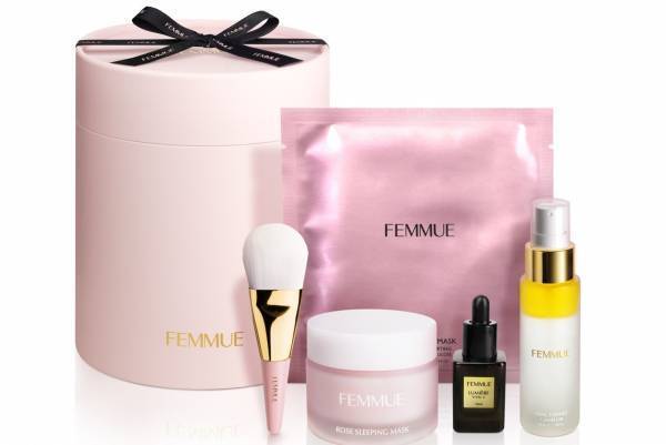 ファミュ23年クリスマスコフレ、“ローズ香る”スリーピングマスク現品＆人気シートマスクのコフレ