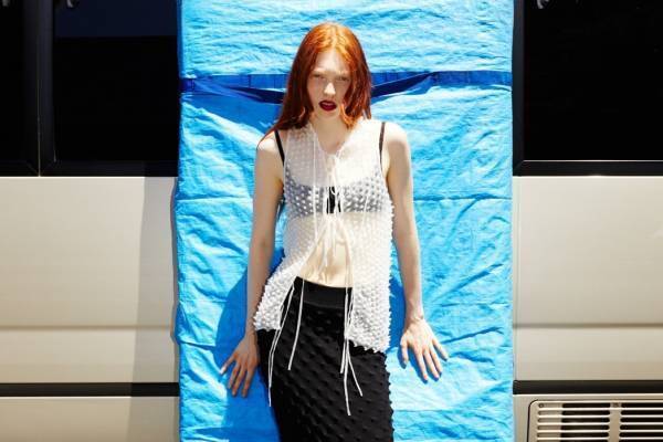 オープン セサミ クラブ 2024年春夏コレクション、爽やかな色彩と透明感をまとうニットウェア