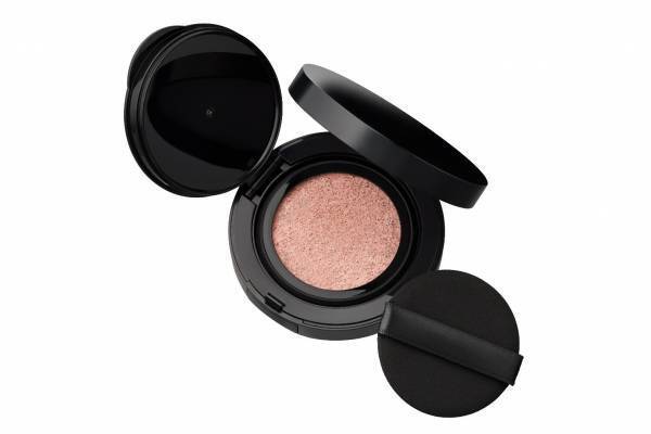 ケイト23年冬ベースメイク、ニュアンスカラーの"美容液級”クッションファンデで透明感UP