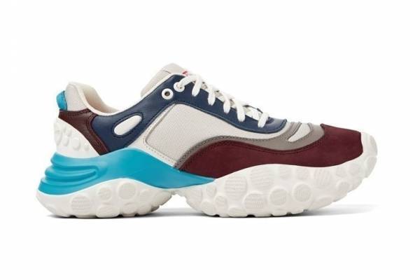 カンペールの新ユニセックスライン「ペロータス・マーズ」スニーカー＆ブーツをボール形状のソールで