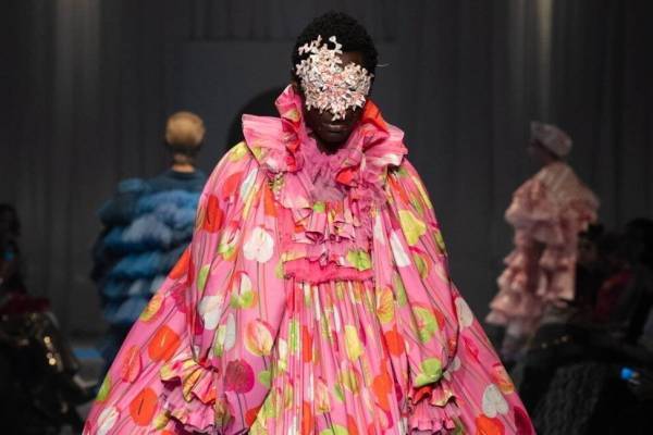 ヴィヴィアーノ 24年春夏コレクション - 幸せで美しい夏、映画『ロシュフォールの恋人たち』に着想