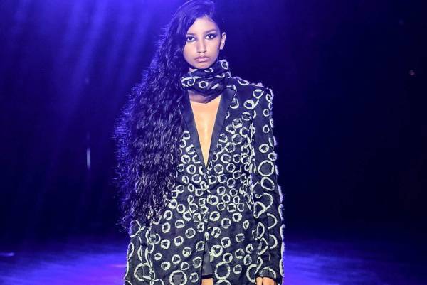 リンシュウ 2024年春夏コレクション - 苦くて甘い恋心