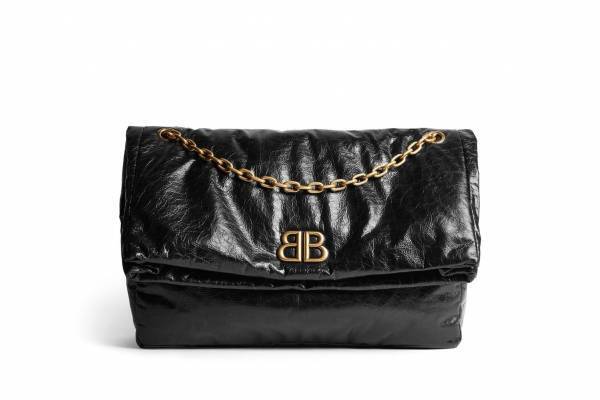 バレンシアガの“ダブルB”ロゴ入り新作バッグ「モナコ」煌めくチェーン×漆黒レザーなど