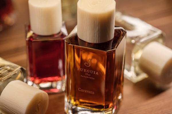 フエギア 1833の新作フレグランス、“シルクロード”着想の紅茶＆インセンス