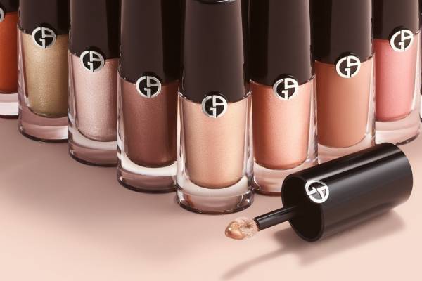 アルマーニ ビューティ23年秋コスメ、人気アイカラー「アイ ティント」にベージュ＆ピンクの新色