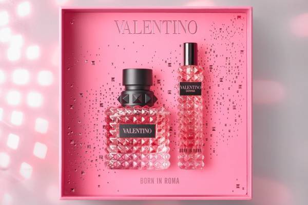 ヴァレンティノ ビューティ23年クリスマスコフレ、人気フレグランス「ボーン イン ローマ」現品入り