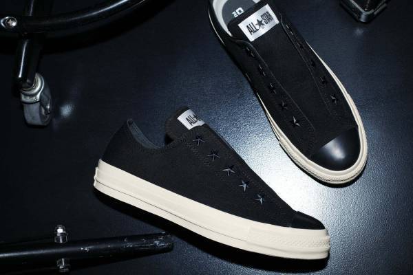 コンバース「オールスター アール」スリップオン仕様の新作、“黒スタッズ”配したモノトーンカラーで