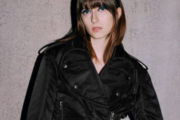 ヴィヴィアン・ウエストウッド レッドレーベル、“ハート襟”の「ラブライダースジャケット」新宿限定で