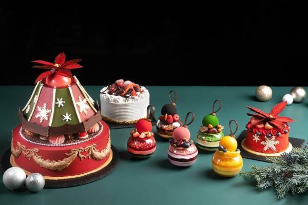 新横浜プリンスホテル23年クリスマスケーキ、メリーゴーラウンド型ケーキ＆オーナメント型パフェなど