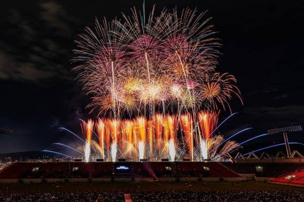 【開催中止】アニメ映画『ONE PIECE FILM RED』Adoによる劇中歌×花火ショーが横浜・山下ふ頭で